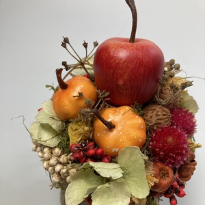 Almás-tökös őszi töltött kaspó pirosas szalaguszállyal ékítve  - tartós virágdísz  - otthon & életmód - dekoráció - asztal és polc dekoráció - asztaldísz - Meska.hu