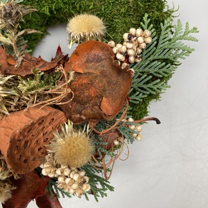 Elismerés - Hiányzol feliratú fatáblácskás, növényi részekkel gazdagon díszített mohakoszorú (KK-40) - otthon & életmód - vallás - temetkezési tárgy - sírkoszorú, kegyeleti koszorú - Meska.hu