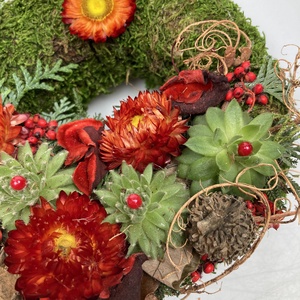 Tapasztalat - 3 kövirózsás, növényi részekkel gazdagon díszített mohakoszorú (KK-42) - otthon & életmód - vallás - temetkezési tárgy - sírkoszorú, kegyeleti koszorú - Meska.hu