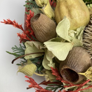 Tudás - Emléked őrizzük fatáblácskás, növényi részekkel gazdagon díszített mohakoszorú (KK-44) - otthon & életmód - vallás - temetkezési tárgy - sírkoszorú, kegyeleti koszorú - Meska.hu