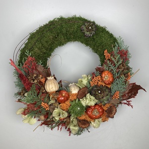 Tudatosság - 3 kövirózsás, növényi részekkel gazdagon díszített, lábon álló mohakoszorú (KK-48) - Meska.hu