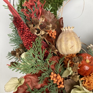 Tudatosság - 3 kövirózsás, növényi részekkel gazdagon díszített, lábon álló mohakoszorú (KK-48) - otthon & életmód - vallás - temetkezési tárgy - sírkoszorú, kegyeleti koszorú - Meska.hu