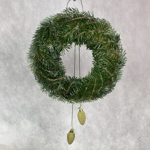 Zöld flokkolt makk üveggömbös Nordmann fenyős,  20 cm átmérőjű alapra készült, tovább is díszíthető koszorú (NK-5) - karácsony - karácsonyi kültéri dekoráció - Meska.hu