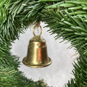 30 cm átmérőjű alapra készült,  fémharangos, Nordmann fenyős,   tovább is díszíthető koszorú (NK-9) - karácsony - karácsonyi kültéri dekoráció - Meska.hu