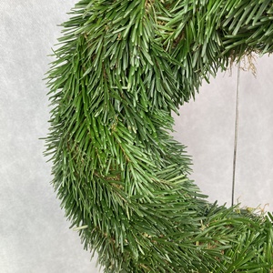 30 cm átmérőjű alapra készült,  flokkolt zöld makkos Nordmann fenyős, tovább is díszíthető koszorú (NK-10) - karácsony - karácsonyi kültéri dekoráció - Meska.hu