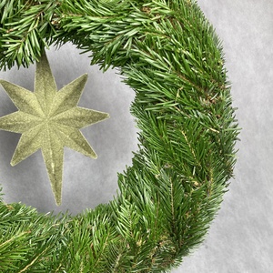 44 cm átmérőjű alapra készült,  zöld  flokkolt csillagos, Nordmann fenyős, tovább is díszíthető koszorú (NK-16) - karácsony - karácsonyi kültéri dekoráció - Meska.hu