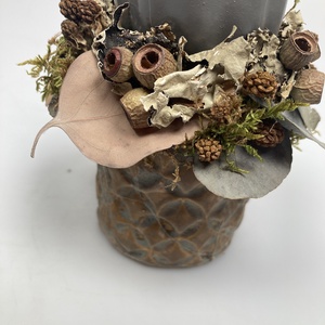 Földszínekben pompázó, kerámiakaspós, eukaliptuszos virágdísz szürke kerámiatökkel és mustársárga falevél feltéttel - otthon & életmód - dekoráció - asztal és polc dekoráció - asztaldísz - Meska.hu Földszínekben pompázó, kerámiakaspós, eukaliptuszos virágdísz szürke kerámiatökkel és mustársárga falevél feltéttel - otthon & életmód - dekoráció - asztal és polc dekoráció - asztaldísz - Meska.hu