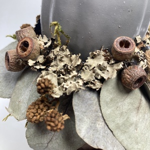 Földszínekben pompázó, kerámiakaspós, eukaliptuszos virágdísz szürke kerámiatökkel és mustársárga falevél feltéttel - otthon & életmód - dekoráció - asztal és polc dekoráció - asztaldísz - Meska.hu Földszínekben pompázó, kerámiakaspós, eukaliptuszos virágdísz szürke kerámiatökkel és mustársárga falevél feltéttel - otthon & életmód - dekoráció - asztal és polc dekoráció - asztaldísz - Meska.hu