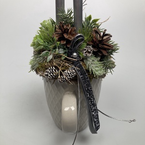 Ezüstgyertyás,  világosszürke bögrére épült, termésekkel és kellékekkel gazdagon díszített tartós adventi dísz (XM6) - karácsony - adventi díszek - adventi asztaldísz - Meska.hu