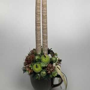 Deres zöldalmás, bézs, márványgyertyás, étcsoki színű bögrére épült, gazdagon díszített tartós adventi asztaldísz (XM8) - karácsony - adventi díszek - adventi asztaldísz - Meska.hu