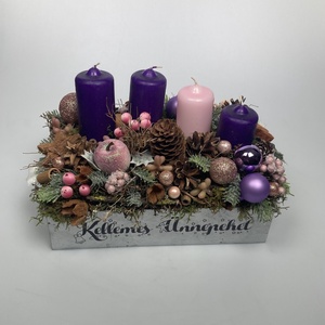 Lilus - 3 lila-1 rózsaszín orgonasípszerűen csökkenő méretű tuskógyertyás adventi asztaldísz gazdagon díszítve (AW2) - Meska.hu