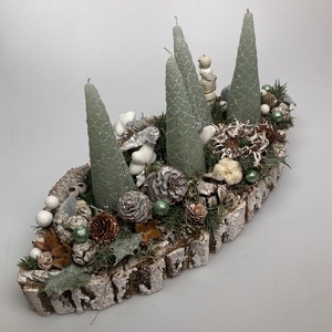 Diótörős, zöld fenyőfa gyertyás, cseppalakú alapzaton nyugvó, adventi asztaldísz gazdagon díszítve (AW3) - karácsony - adventi díszek - adventi asztaldísz - Meska.hu