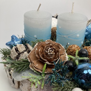 Libikókázó gyerekekkel ékített, világoskék-fehér pöttyös gyertyás adventi asztaldísz gazdagon díszítve (AW4) - karácsony - adventi díszek - adventi asztaldísz - Meska.hu