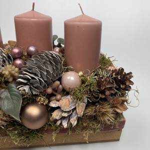 Fahéj - fahéjszínű tuskógyertyás adventi asztaldísz dobozban, termésekkel és kellékekkel gazdagon díszítve - karácsony - adventi díszek - adventi asztaldísz - Meska.hu