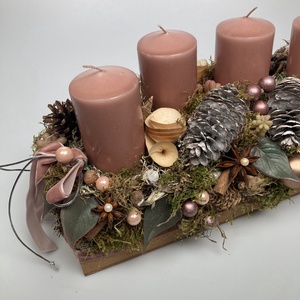 Fahéj - fahéjszínű tuskógyertyás adventi asztaldísz dobozban, termésekkel és kellékekkel gazdagon díszítve - karácsony - adventi díszek - adventi asztaldísz - Meska.hu