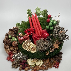 166 darabos, mohakoszorú alapra tervezett DIY adventi koszorú szett piros szálgyertyákkal, vonatozó rénszarvassal (X-08) - diy (csináld magad) - egységcsomag - Meska.hu