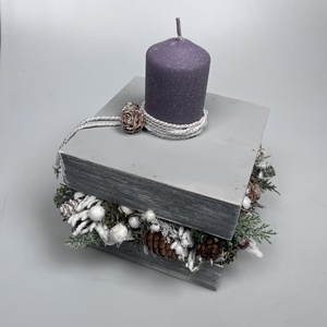 Varázslatos adventi bőségdoboz - karácsonyi asztaldísz lila bársonyglitter hengergyertyával, törtfehér díszzsinórral - karácsony - adventi díszek - adventi asztaldísz - Meska.hu