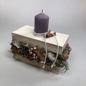 Varázslatos adventi bőségdoboz - ünnepi asztaldísz lila bársony-glitteres gyertyával, törtfehér díszzsinórral, fahéjjal - Meska.hu
