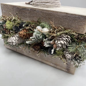 Varázslatos adventi bőségdoboz - ünnepi asztaldísz fahéjas-mályvás bársony-glitteres gyertyával, törtfehér díszzsinórral - karácsony - adventi díszek - adventi asztaldísz - Meska.hu