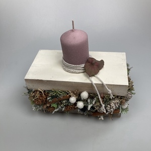 Varázslatos adventi bőségdoboz - ünnepi asztaldísz fahéjas-mályvás bársony-glitteres gyertyával, törtfehér díszzsinórral - Meska.hu
