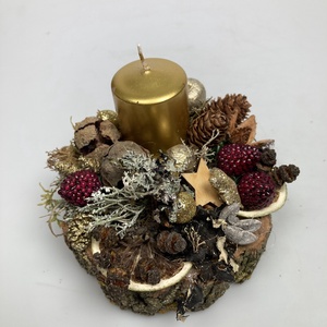 Fahasábra készült asztaldísz arany metál tönkgyertyával, termésekkel és kellékekkel gazdagon díszítve (FX-10) - Meska.hu