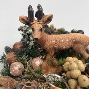 Fakorongra épült minidísz pettyes szarvasfigurával, termésekkel s kellékekkel gazdagon díszítve (FX-17) - karácsony - adventi díszek - adventi asztaldísz - Meska.hu