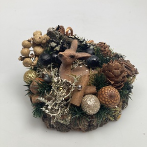 Fakorongra épült minidísz őzgida figurával, termésekkel s kellékekkel gazdagon díszítve (FX-18) - karácsony - adventi díszek - adventi asztaldísz - Meska.hu