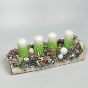 Üde hangulú, zöld-fehér pöttyös hengergyertyás, fahasábon nyugvó, adventi asztaldísz (AW18), Karácsony, Adventi díszek, Adventi asztaldísz, Virágkötés, 40 cm hosszú, 20 cm magas, üde hangulatú, fahasábra épült, zöld-fehér-bronz színvilágú, pöttyös hen..., MESKA