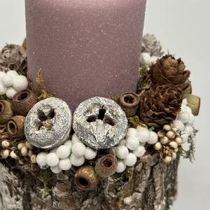 Faág szeletre épült, rózsaszín bársony-glitteres gyertyával ékített ünnepi asztaldísz (XF29) - karácsony - adventi díszek - adventi asztaldísz - Meska.hu