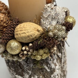 Fatuskóra épült, mézeskalács színű hengergyertyával ékesített, csillogást sem nélkülőző adventi mini asztaldísz (XF42) - karácsony - adventi díszek - adventi asztaldísz - Meska.hu