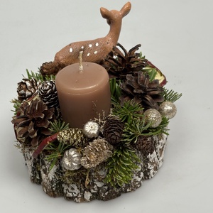 Fakorongra épült minidísz pettyes szarvas figurával, mézeskalács színű gyertyával gazdagon díszítve (FX-44) - karácsony - adventi díszek - adventi asztaldísz - Meska.hu