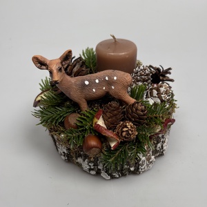Fakorongra épült minidísz pettyes szarvas figurával, mézeskalács színű gyertyával gazdagon díszítve (FX-44), Karácsony, Adventi díszek, Adventi asztaldísz, Virágkötés, MESKA