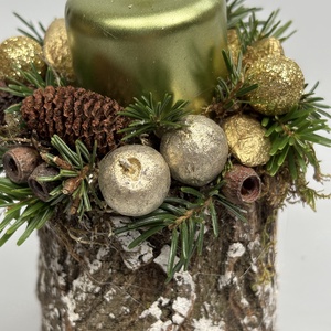 Fatuskóra épült, metálzöld gyertyával ékesített, csillogást sem nélkülőző aranyos adventi asztaldísz (XF-51) - karácsony - adventi díszek - adventi asztaldísz - Meska.hu