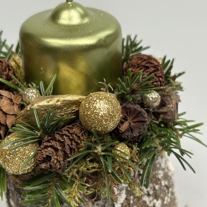Fatuskóra épült, metálzöld gyertyával ékesített, csillogást sem nélkülőző aranyos adventi asztaldísz (XF-51) - karácsony - adventi díszek - adventi asztaldísz - Meska.hu