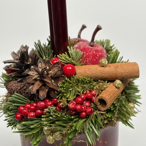 Burgundi vörös bögrére épült, 2 bordó ceruzagyertás adventi asztaldísz örökzöldekkel (XM-53) - karácsony - adventi díszek - adventi asztaldísz - Meska.hu