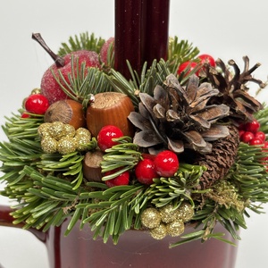 Burgundi vörös bögrére épült, 2 bordó ceruzagyertás adventi asztaldísz örökzöldekkel (XM-53) - karácsony - adventi díszek - adventi asztaldísz - Meska.hu