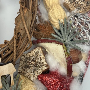 Copfos manólány üdvözlete - gazdagon díszített terméskopogtató (XW-01) - karácsony - adventi díszek - adventi ajtódísz - Meska.hu