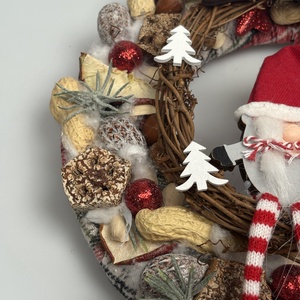 Copfos manólány üdvözlete - gazdagon díszített terméskopogtató (XW-01) - karácsony - adventi díszek - adventi ajtódísz - Meska.hu