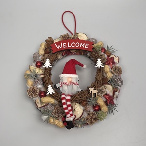 Copfos manólány üdvözlete - gazdagon díszített terméskopogtató (XW-01), Karácsony, Adventi díszek, Adventi ajtódísz, Virágkötés, MESKA