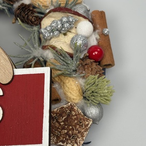 Csíkos sapkás manó gazdagon díszített karácsonyi terméskopogtatója (XW-02) - karácsony - adventi díszek - adventi ajtódísz - Meska.hu