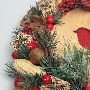 Vörösbegy mintás, gazdagon díszített karácsonyi terméskopogtató (XW-03) - karácsony - adventi díszek - adventi ajtódísz - Meska.hu