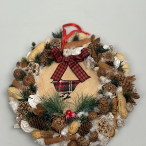 Natúr hatású, vörösbegy mintás, gazdagon díszített karácsonyi terméskopogtató (XW-04) - Meska.hu