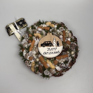 Zöldellő ragyogás - csillogós termésekkel és fenyőhajtásokkal gazdagon díszített karácsonyi terméskopogtató (XW-08), Karácsony, Adventi díszek, Adventi ajtódísz, Virágkötés, MESKA