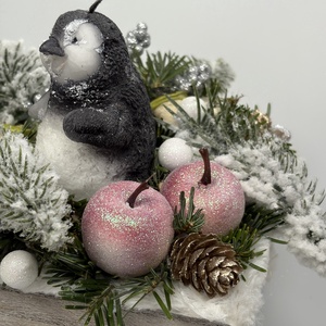 Pingvinék karácsonya -  fafiókra épült ünnepi asztaldísz termésekkel és kellékekkel gazdagon díszítve - karácsony - adventi díszek - adventi asztaldísz - Meska.hu