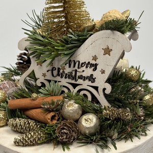Karácsonyi cuccokkal tömött szán fatálo - ünnepi asztaldísz termésekkel és kellékekkel gazdagon díszítve  - karácsony - adventi díszek - adventi asztaldísz - Meska.hu