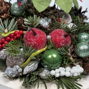 Piros, deres almás, textilfenyős, körhintás ünnepli asztaldísz fatálon, termésekkel és kellékekkel gazdagon díszítve  - karácsony - adventi díszek - adventi asztaldísz - Meska.hu