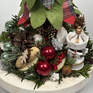 Piros, deres almás, textilfenyős, körhintás ünnepli asztaldísz fatálon, termésekkel és kellékekkel gazdagon díszítve  - karácsony - adventi díszek - adventi asztaldísz - Meska.hu