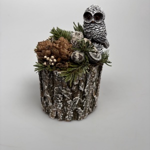 Újévi fogadalom teljesítéséhez segítséget nyújtó, magaslaton pihenő fehér baglyos téli asztaldísz  - Meska.hu