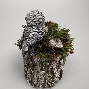 Újévi fogadalom teljesítéséhez segítséget nyújtó, magaslaton pihenő fehér baglyos téli asztaldísz  - otthon & életmód - dekoráció - virágdísz és tartó - csokor & virágdísz - Meska.hu