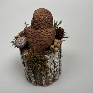 2 újévi fogadalom egy csapásra egy cédrusrózsa mellett balra pihenő barna baglyos téli asztaldísz segítségével - otthon & életmód - dekoráció - virágdísz és tartó - csokor & virágdísz - Meska.hu